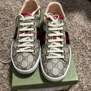 Women Gucci sneakers